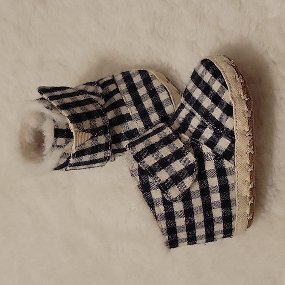 Toms Baby Booties - Picture 2 of 4